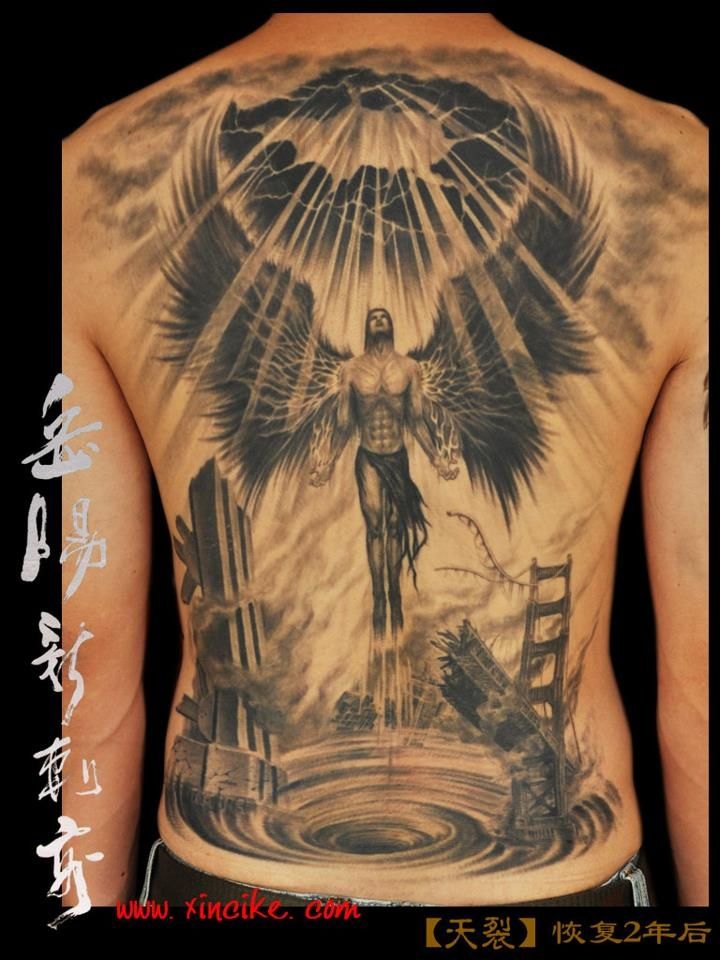 vemos el tatuaje de un angel de la guarda, el tatuaje en 3d