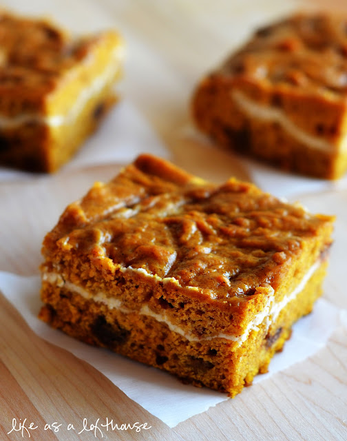 Pumpkin Chocolate Chip Bars are pumpkin heaven, with swirls of cream cheese, and milk chocolate chips. Life-in-the-Lofthouse.com