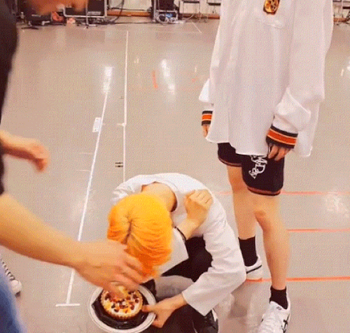 어제자 데뷔 첫 1위하고 눈물쏟는 더보이즈 | 인스티즈