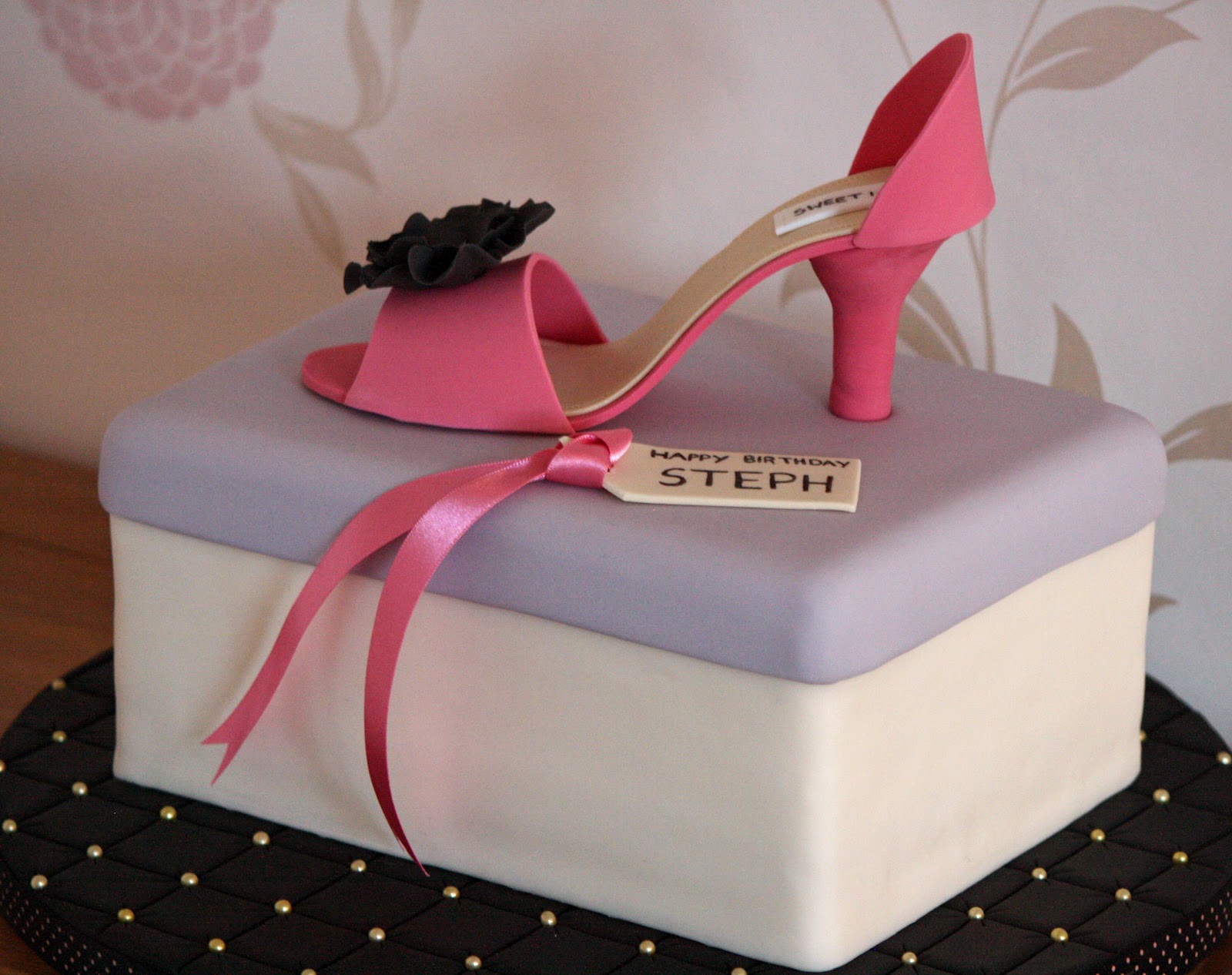 lauralovescakes&hellip; High Heel Shoe Box Cake