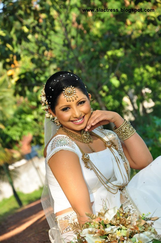 srilankan actress picture gallery: Jayani Chathurangika