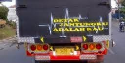 Kreatif, Gambar dan Tulisan Unik di Belakang Truk yang Bisa Bikin Kamu Ketawa Ketiwi Sendiri