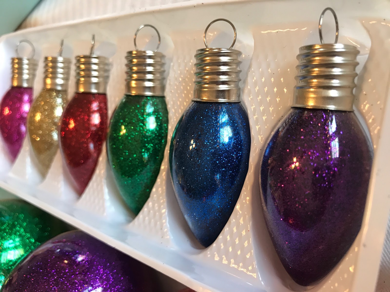 DIY Super Quick Glitter Ornaments The Food Hussy!