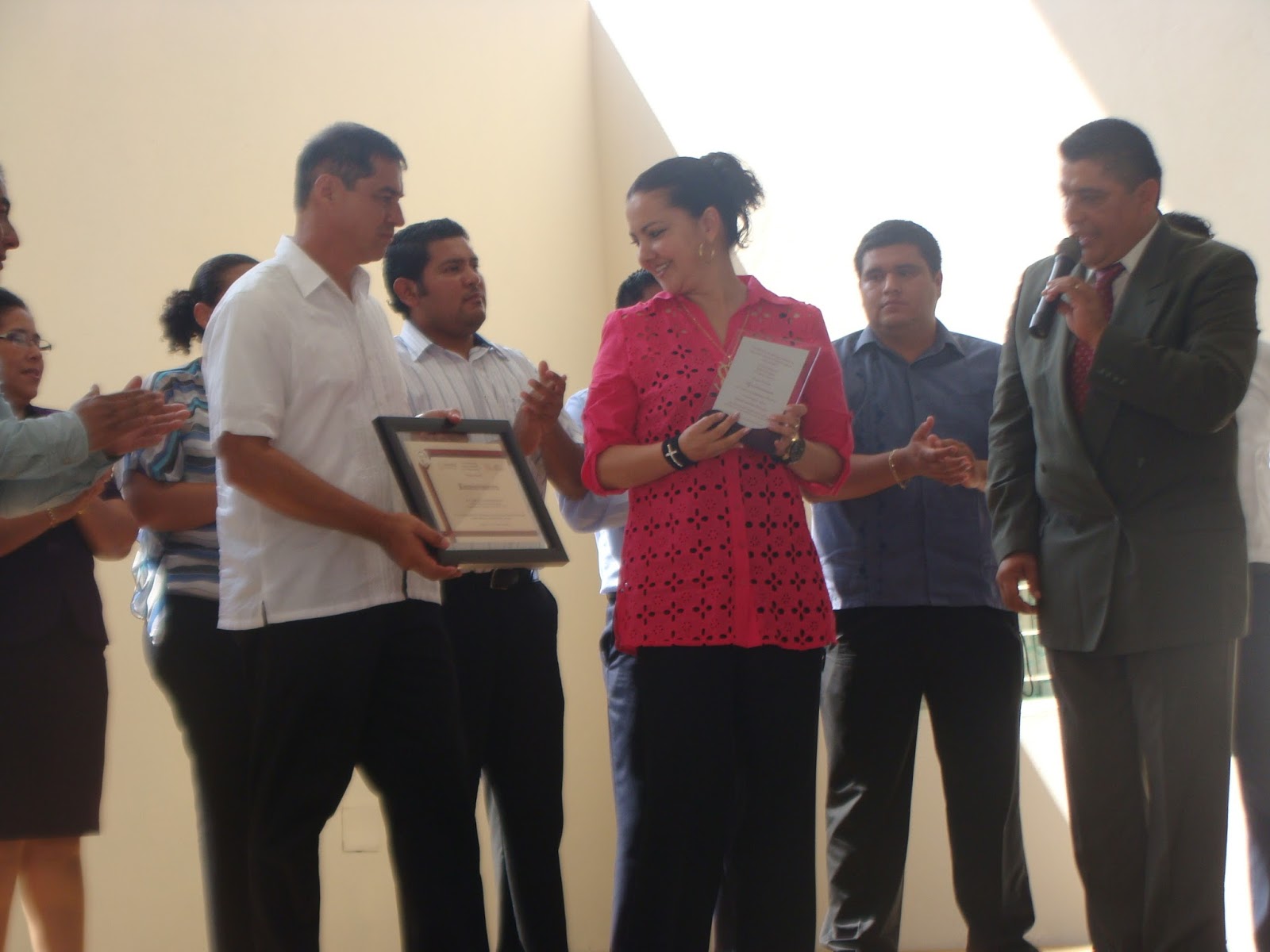 Escribiendo Con Tinta Negra DEVELAN PLACA EN HONOR DE BALTAZAR MEJ A 