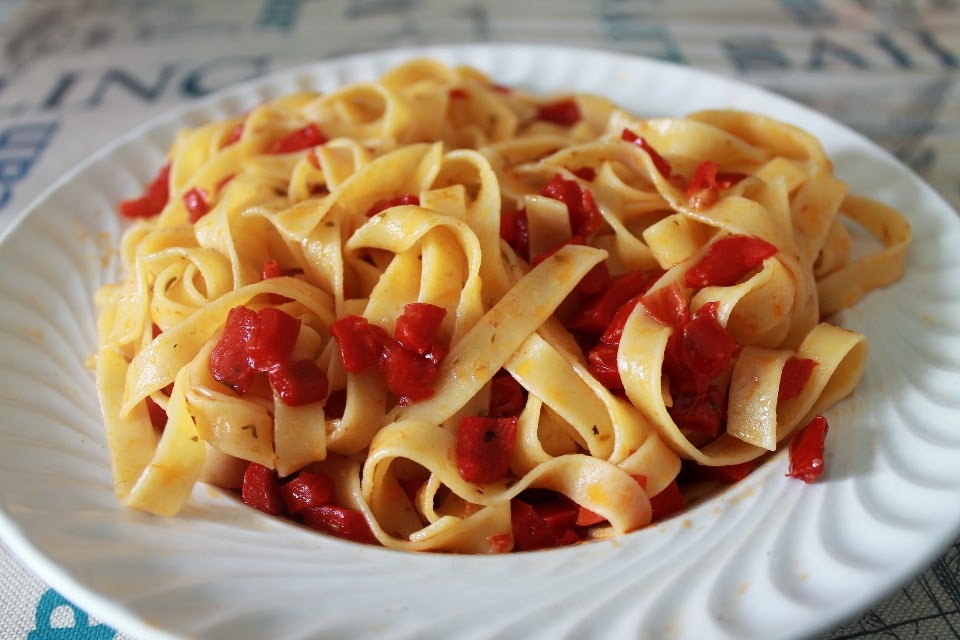 Arte e cucina...le ricette di Marisa : Tagliatelle in rosso