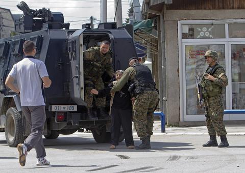 Κλιμακώνεται επικίνδυνα η ένταση στα Σκόπια