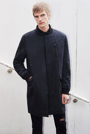 abrigo masculino negro de Zara