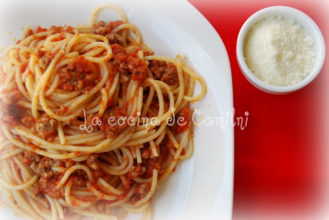 Espaguetis con carne y tomate (La cocina de Camilni)