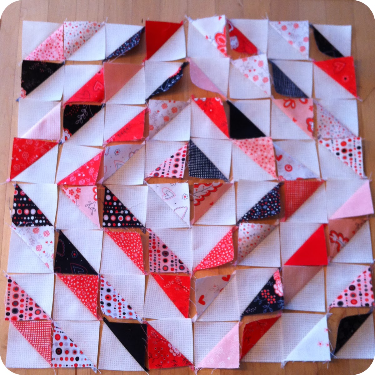 Kelly's Korner XO Table Runner and Mini Quilt
