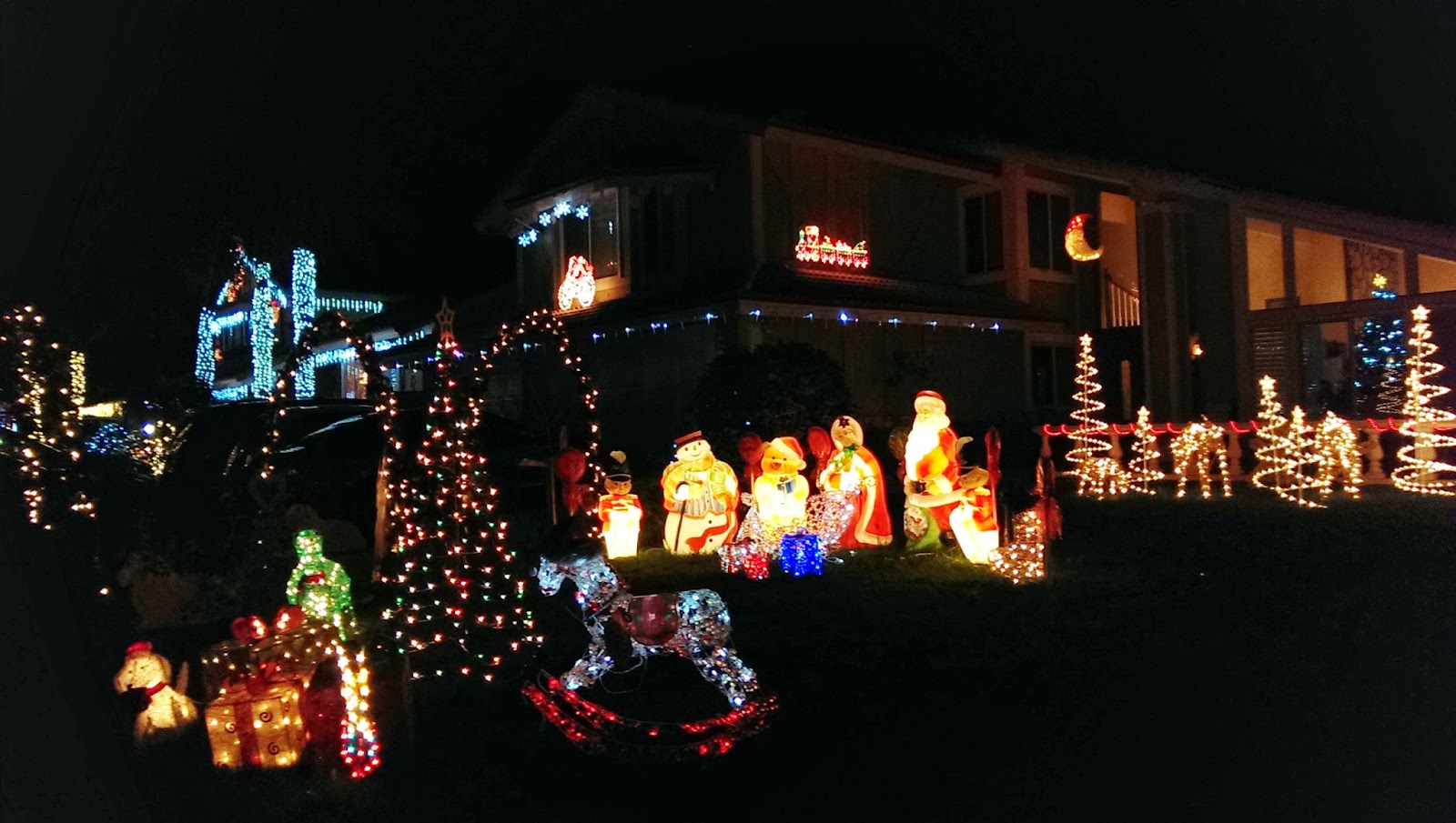 paula's blog 20131231 Eagle Hills Christmas Lights Brea,CA