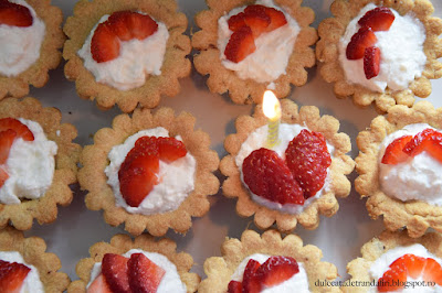 Mini-tarte cu capsuni