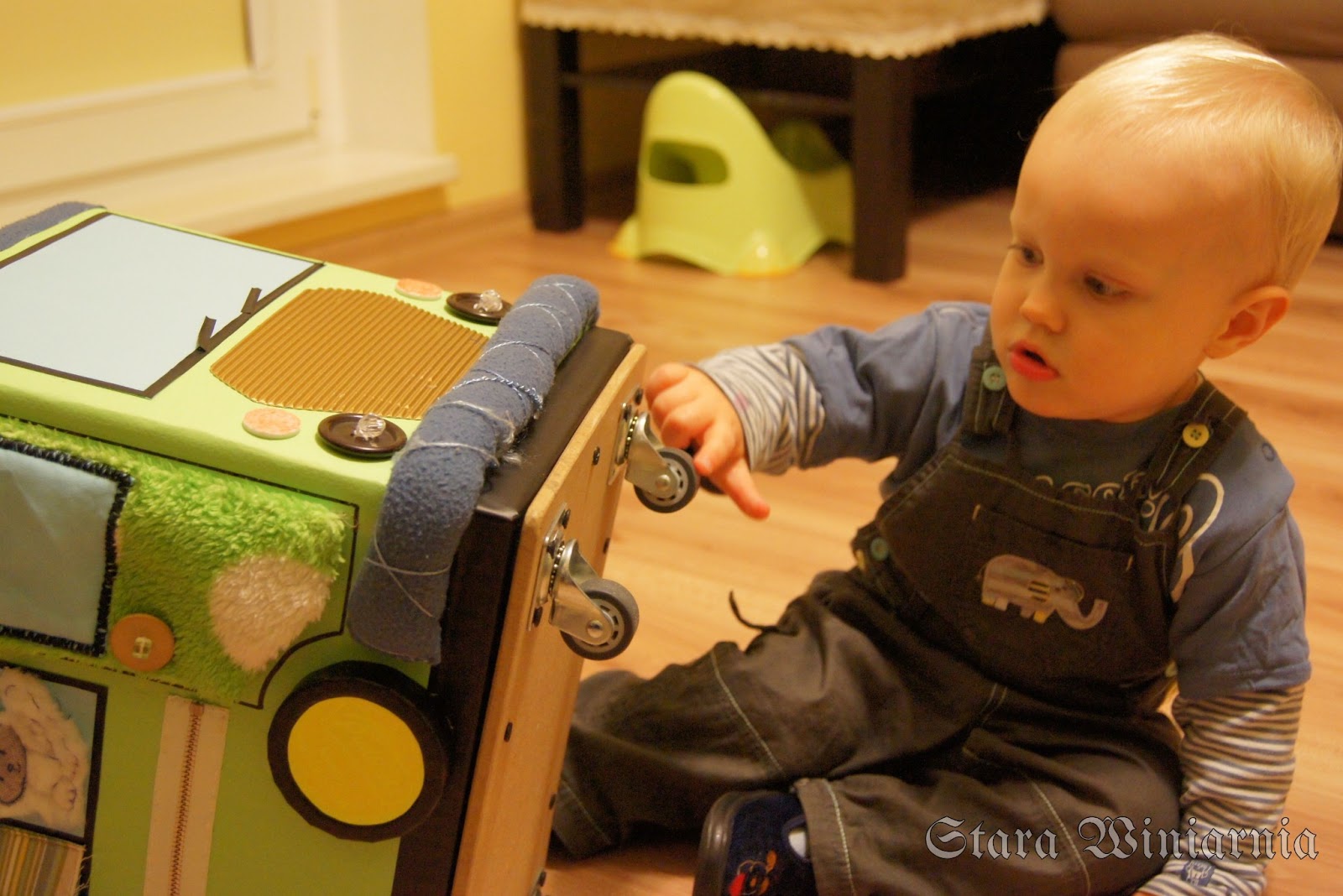 Pchacz dla dziecka, czyli jak zrobić samochód z kartonu