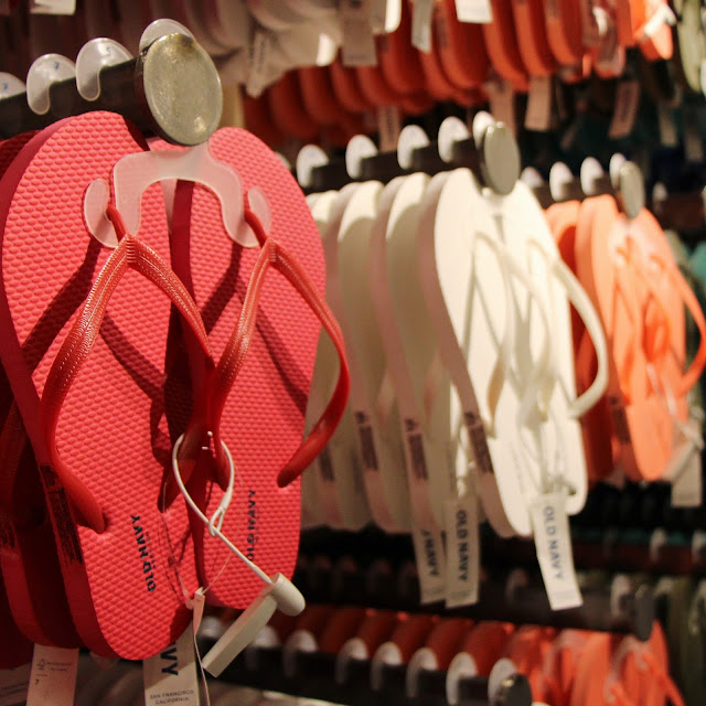 old-navy-indonesia-central-park-opening-flipflop