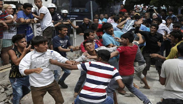 ΕΚΤΑΚΤΟ: Εμφύλιος λάθρο στην Κω - Συγκρούονται μέσα στην πόλη  