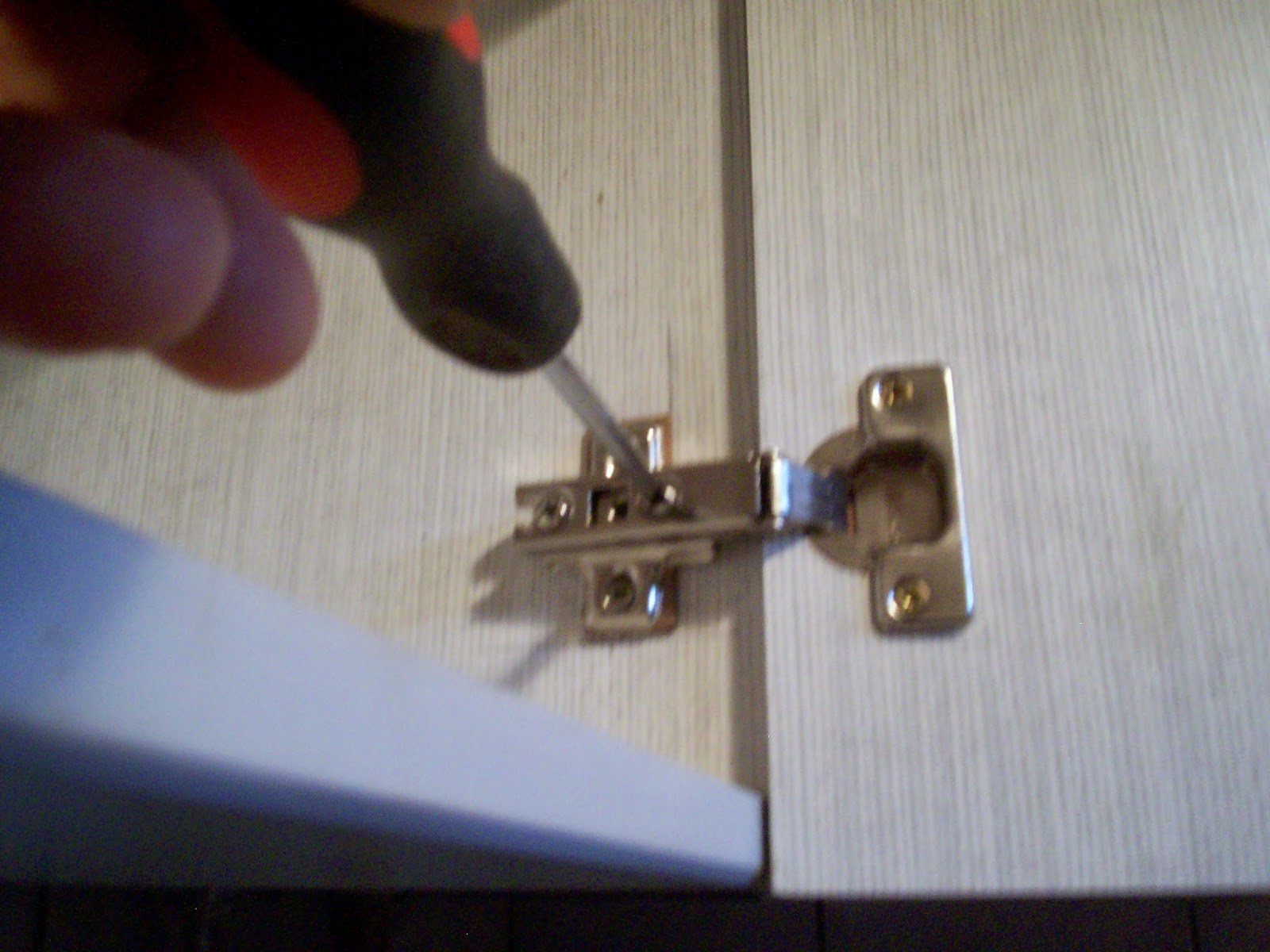 Carpintero en casa : Como colocar bisagras en mueble de cocina