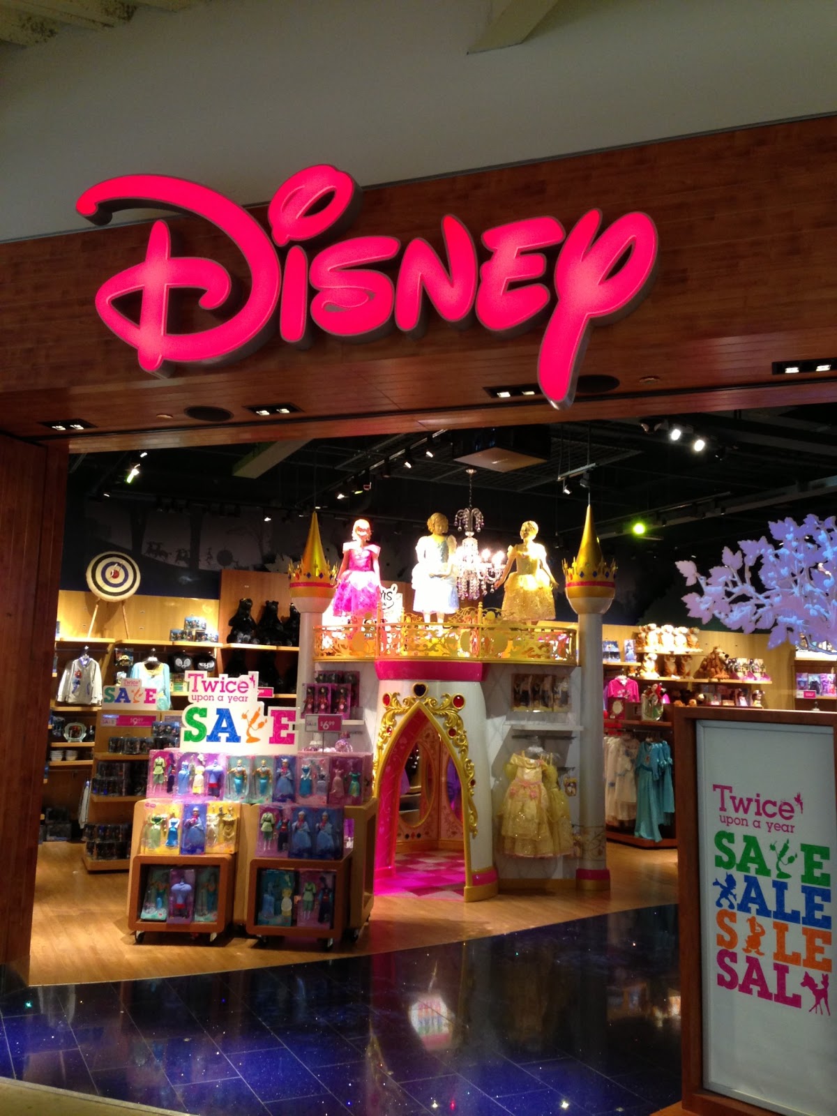 introduction of disney I present to you an introduction to disneyland history my goal is to educate you on the history of the amusement park industry to illustrate the stark difference. introduction of disney I present to you an introduction to disneyland history my goal is to educate you on the history of the amusement park industry to illustrate the stark difference.