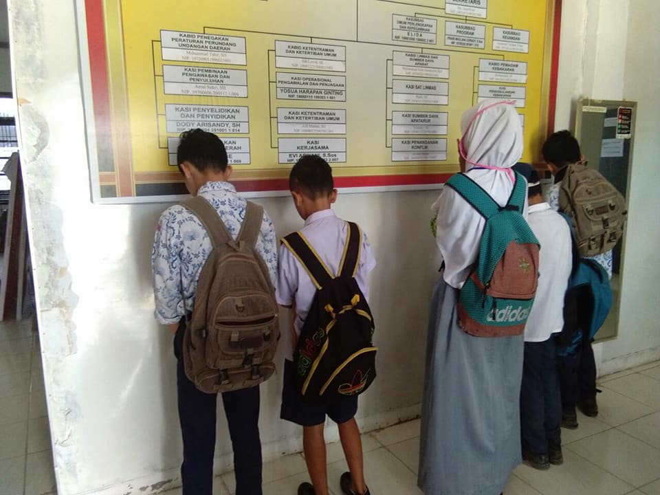 Para pelajar yang bolos sekolah dan terjaring razia personel Satpol PP Kota Tanjungbalai. Para pelajar yang bolos sekolah dan terjaring razia personel Satpol PP Kota Tanjungbalai.