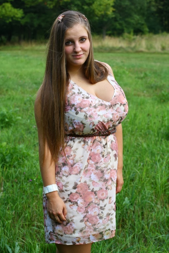 Hot Curvy Brunette Teen