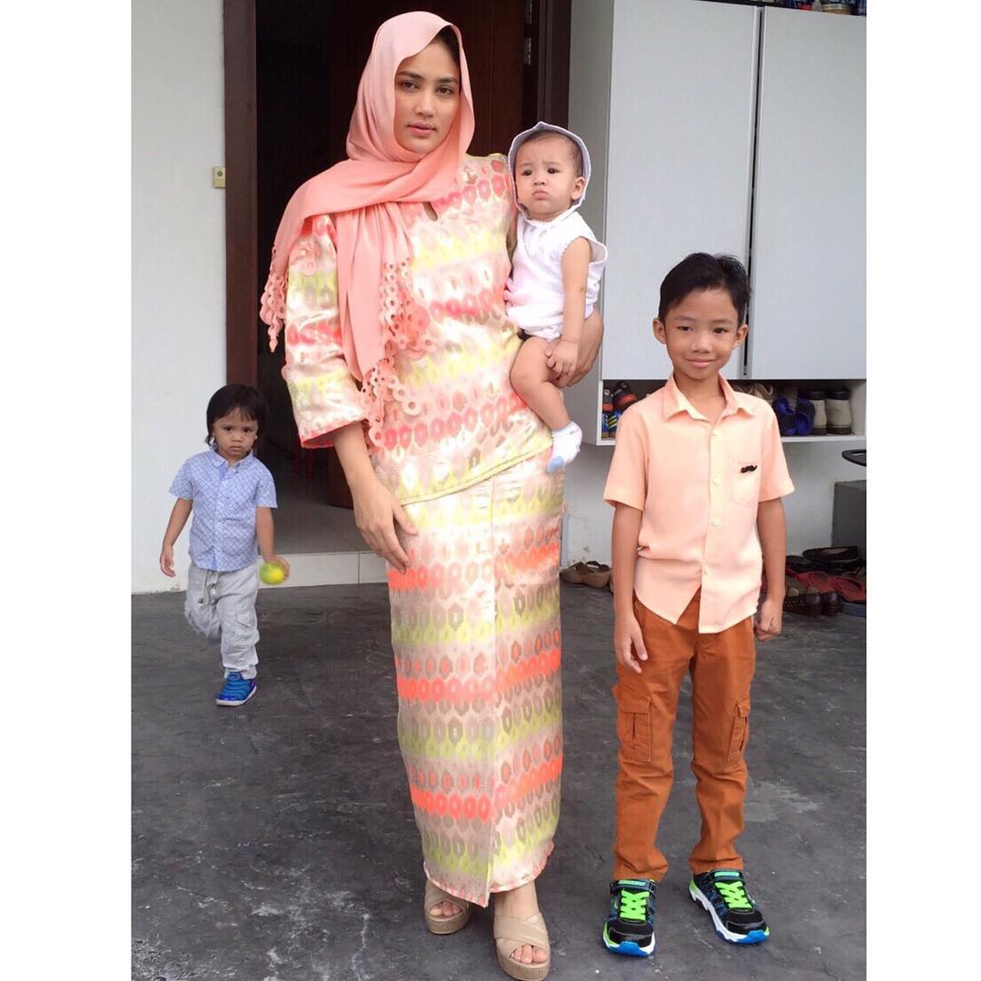 Beza Cara Kehidupan Nora Danish Dan Fasha Sandha . Kesian ...
Fasha Sandha Dan Nora Danish