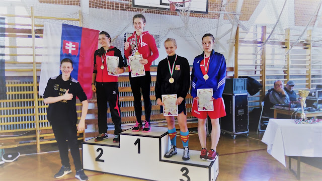 Dekoracja zawodniczek - Kinga Szlachcic, Seniorki, kategoria wagowa do 60 kg! 