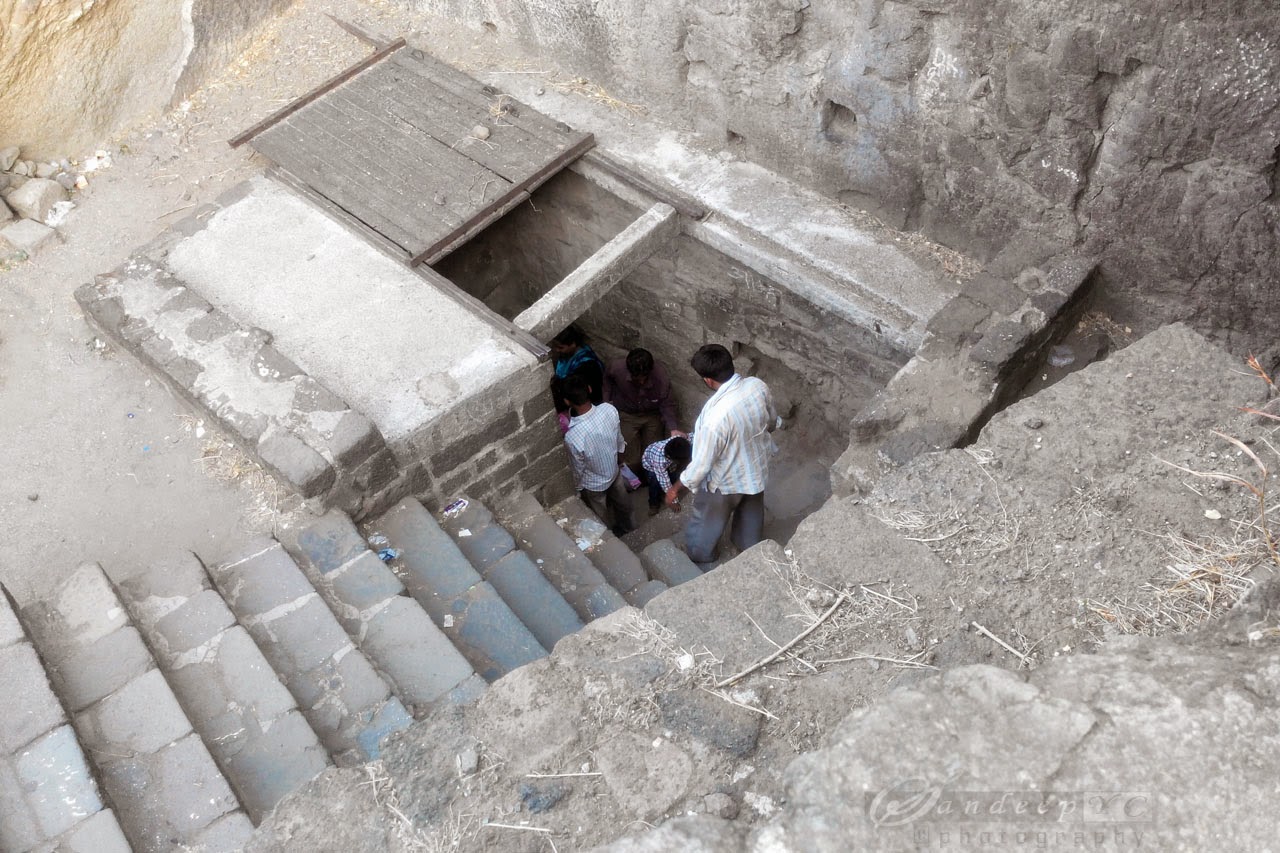 door to close the entrance from the passage