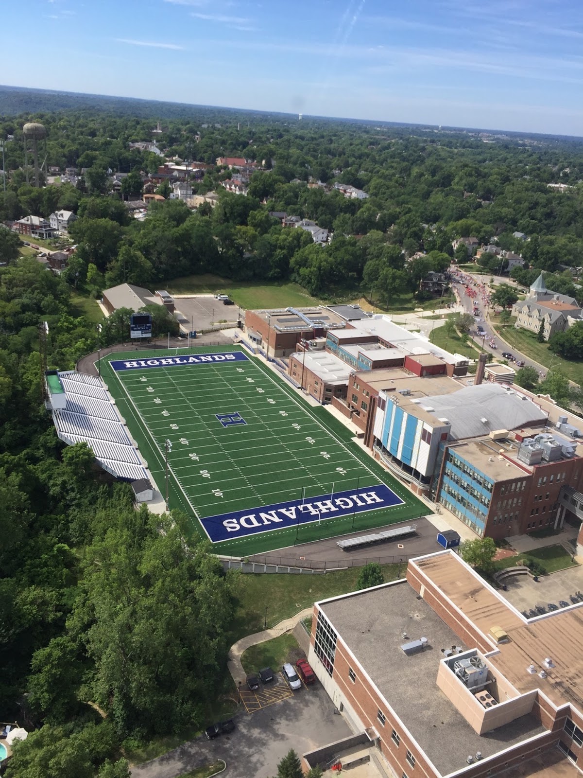 FORT THOMAS MATTERS Highlands Football Team Offers Annual “Spring Clean”