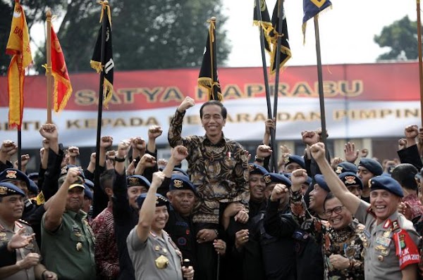 Pengamat: Safari Jokowi Secara Tak Langsung Menyindir Kapolri dan Panglima TNI, Kenapa Begitu Ya? Simak