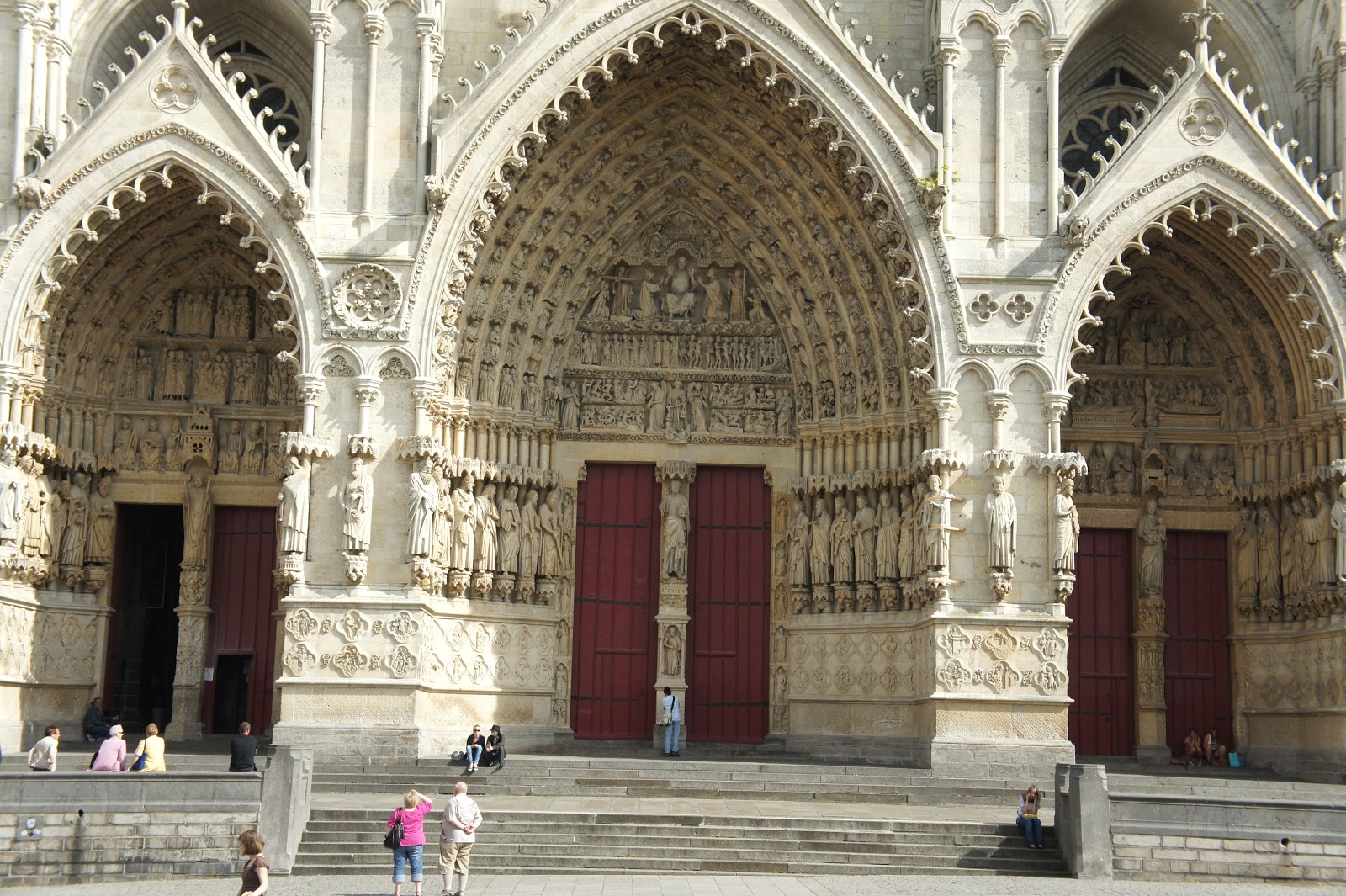 васнецов архитектура. ворота успенский собор московского кремля. стрельчатые ворота средневековый монастырь. стрельчатые арки романский стиль. входы собора.