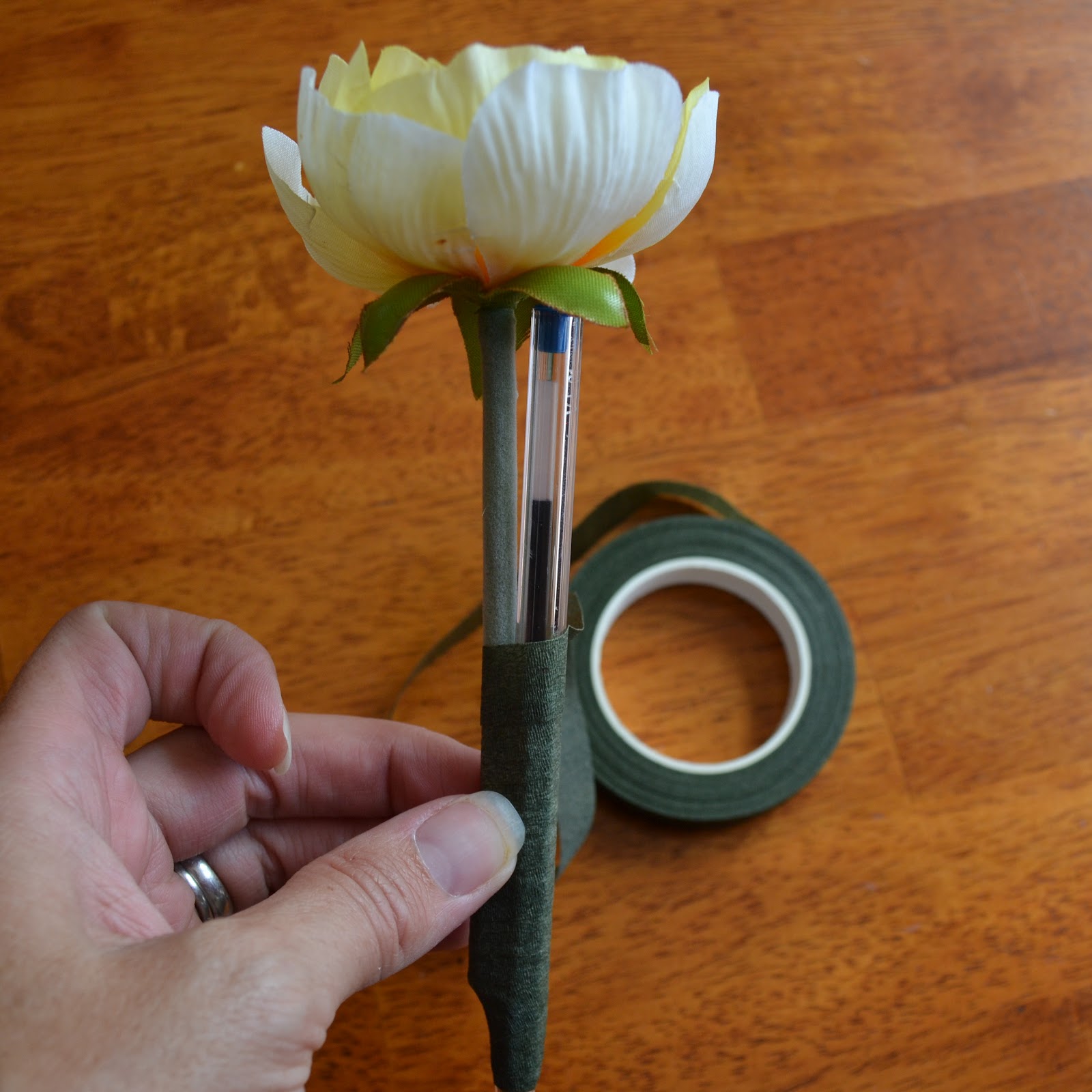 East Coast Mommy DIY Teacher Gift {Flower Pens}