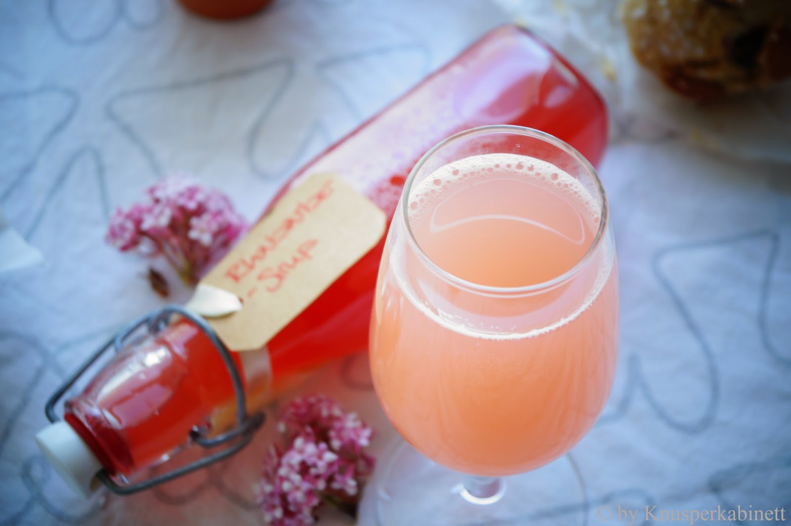 Knusperkabinett: Rhabarbersirup (Rhubarbie) mit Orangenblütenwasser
