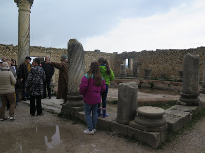 Turistas en Volubilis