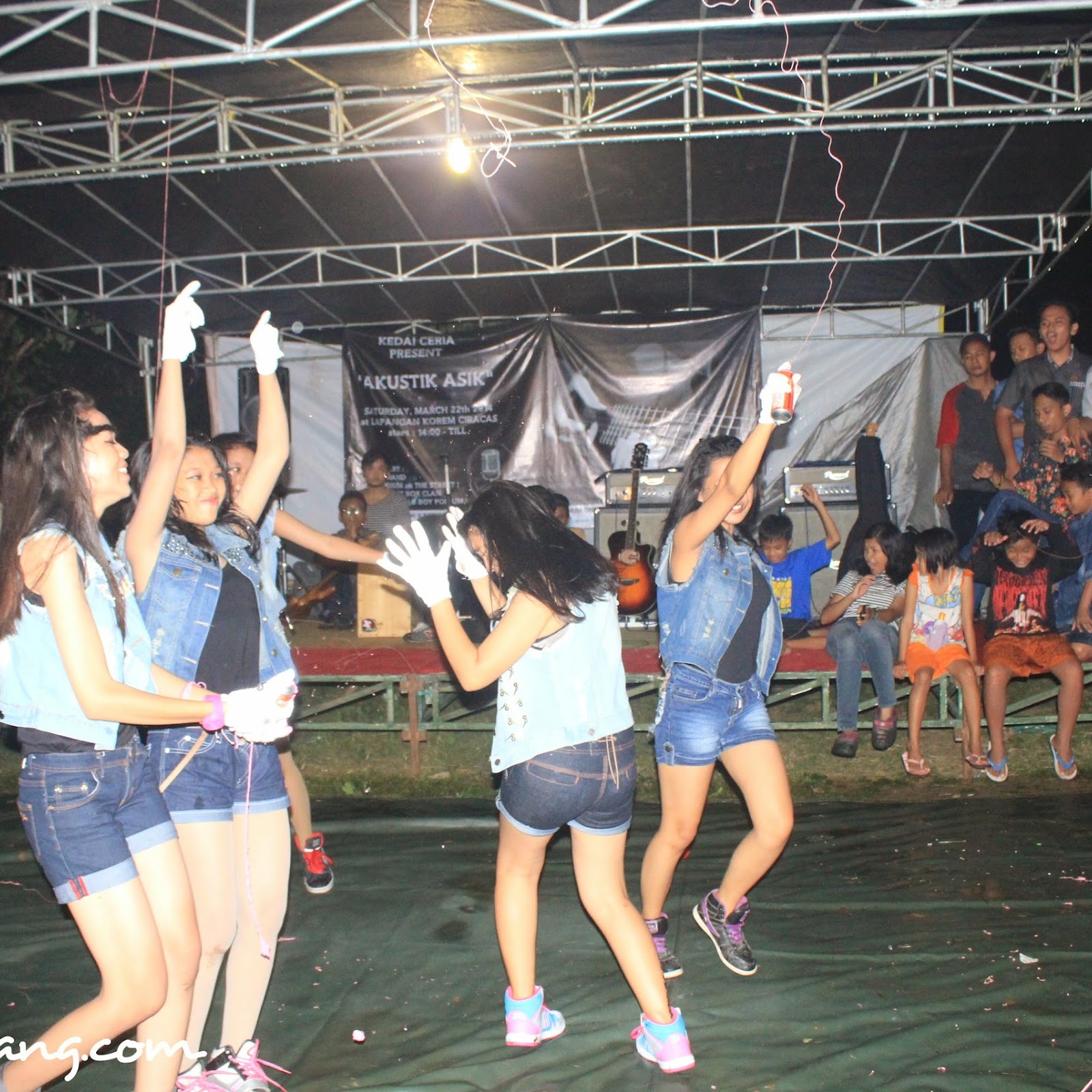 The Five Dance In Action at Kedai Ceria Kota Serang