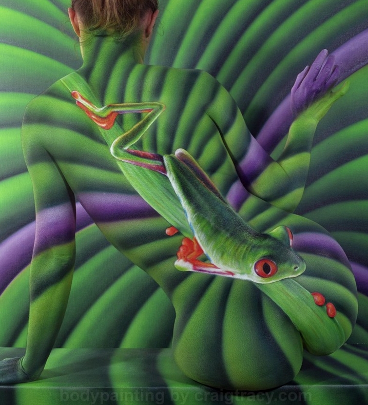 14-Tree Frog-Craig Tracy-Body-Paintings-on-Skin-Canvases-www-designstack-co