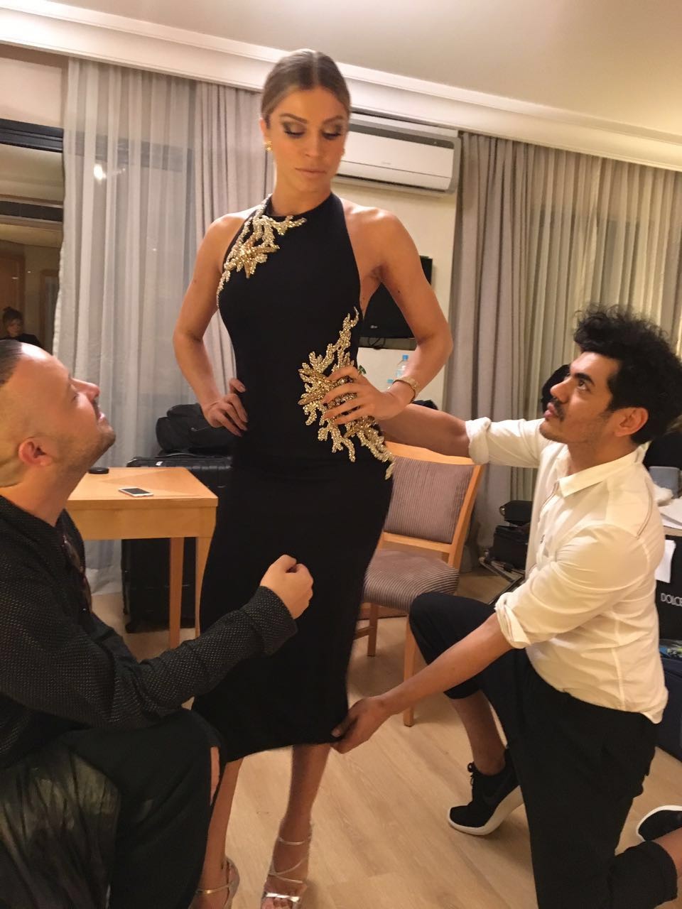 vestido preto justinho