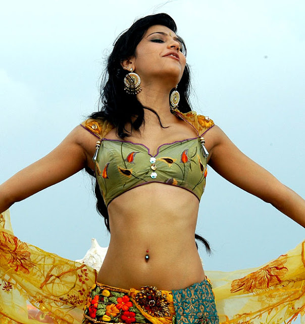 Shruthi Hassan Spicy Stills [cinebrain.in]