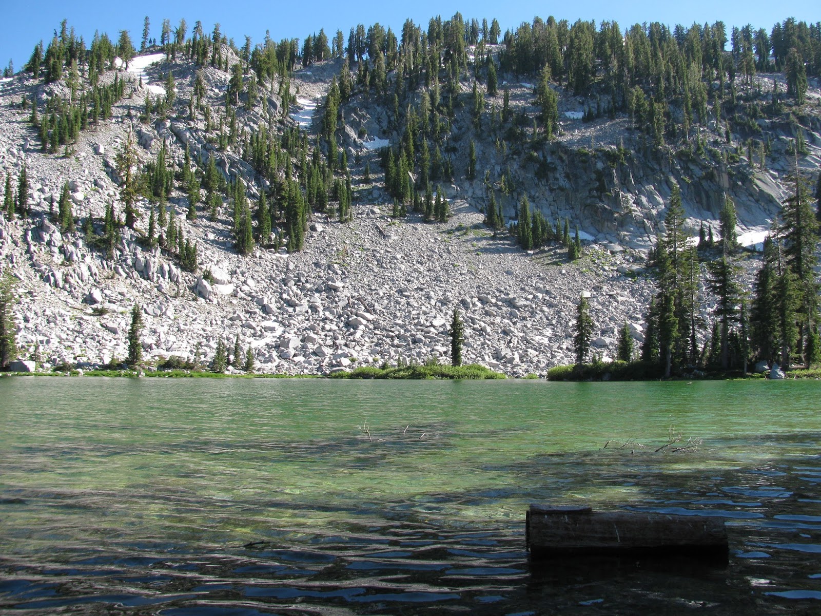 Weekend Wanderluster Cliff Lake (Lassen Volcanic National Park, California)