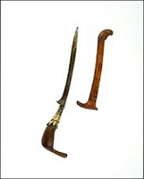 Kekayaan budaya yang berupa senjata tradisional adalah