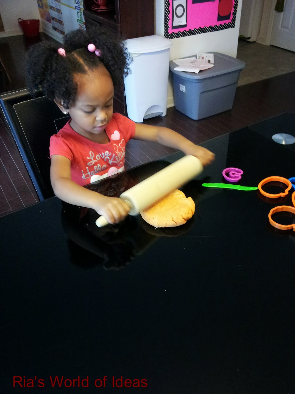 Ria's World of Ideas Easy Pumpkin Spice Playdoh