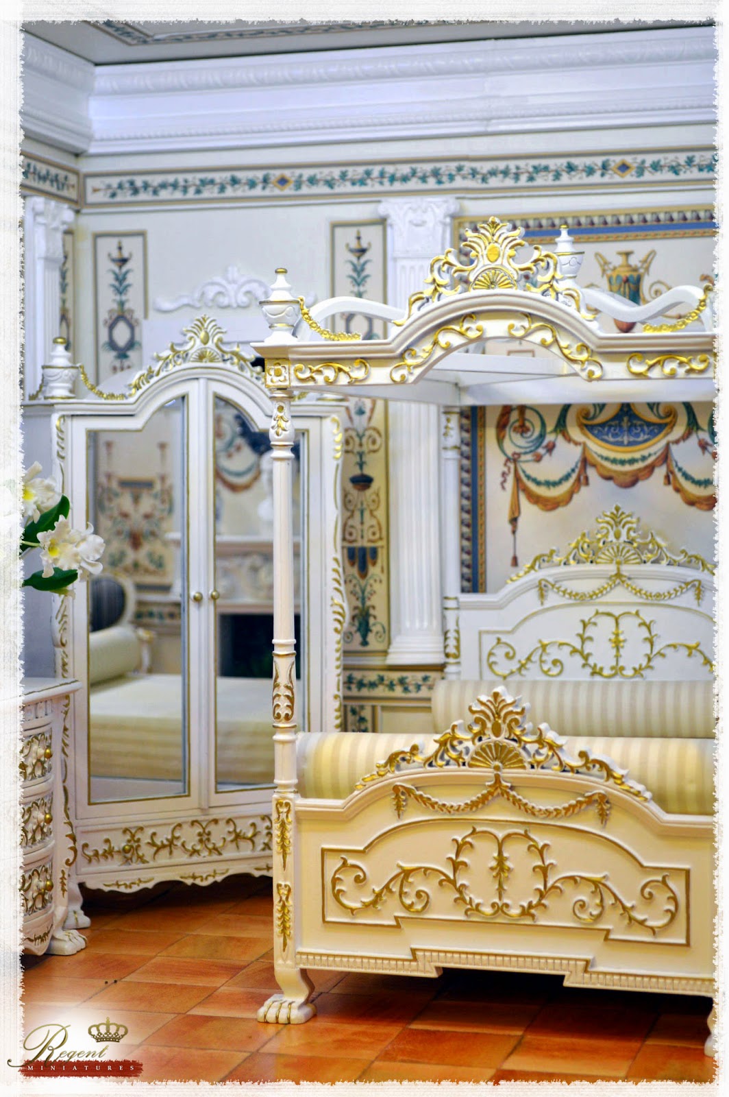 Regent Miniatures: 1:6 Scale Opulence Box by Regent Miniatures