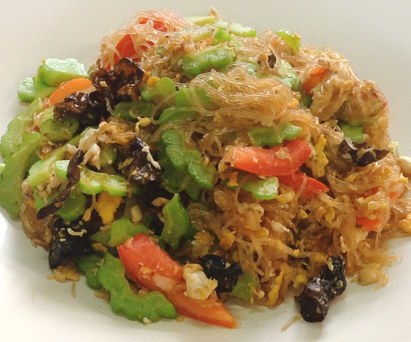 มะระผัดไข่วุ้นเส้น Fried bitter gourd with egg and glass noodles