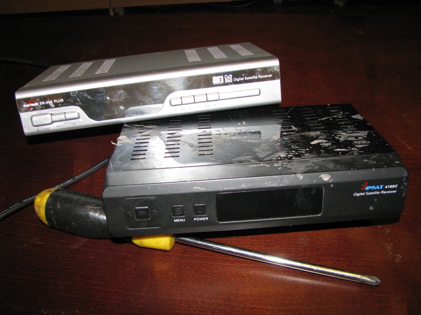 Rewchik: Простой ремонт спутниковых тюнеров IPSAT 4100C и STAR TRACK SR ...