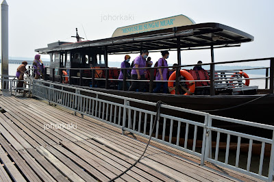 Oyster Divers in Muar, Johor Oyster-Divers-Muar-Johor