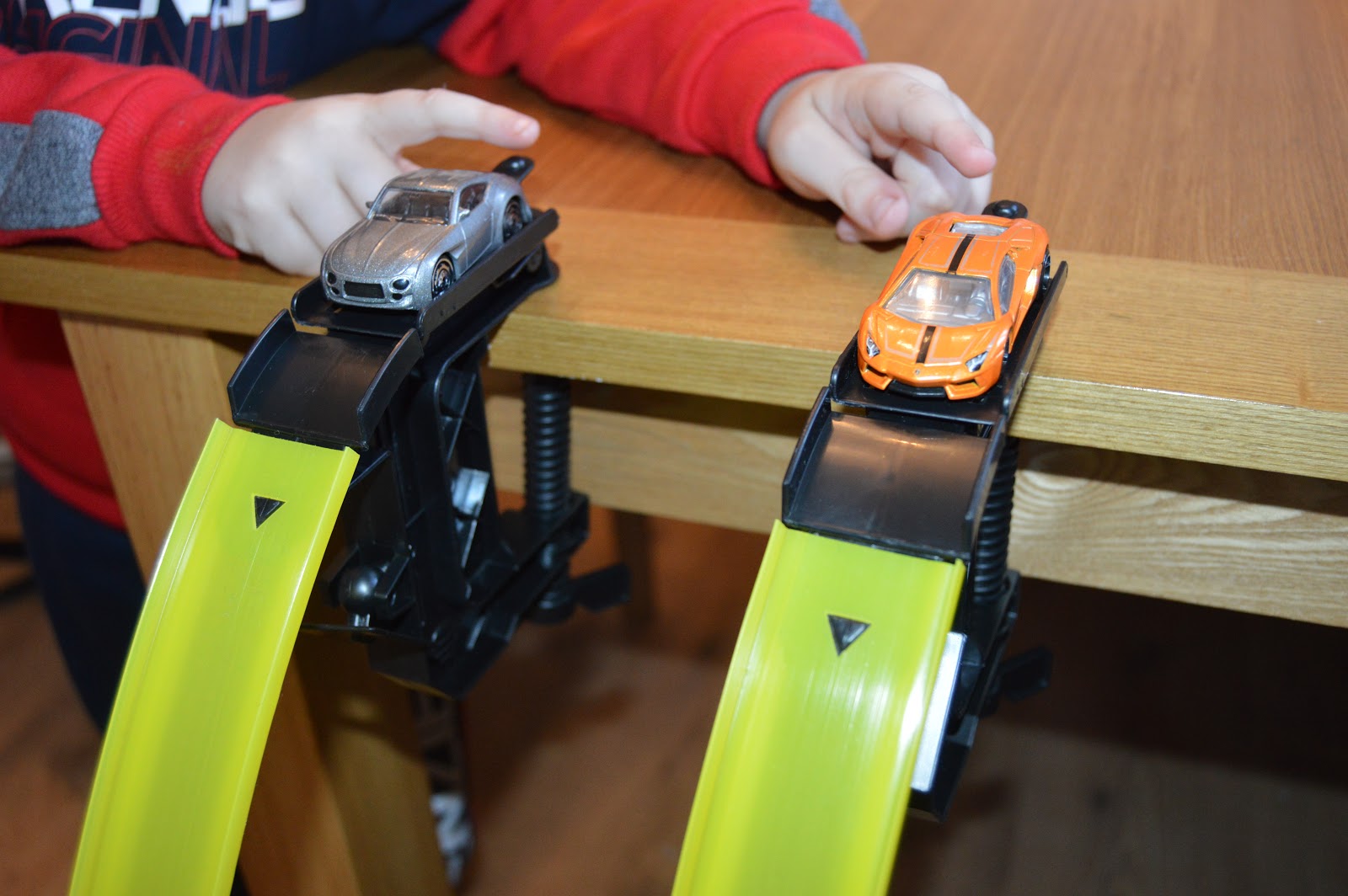 Review Chad Valley Street Showdown Racing Track & Cars Set Playdays