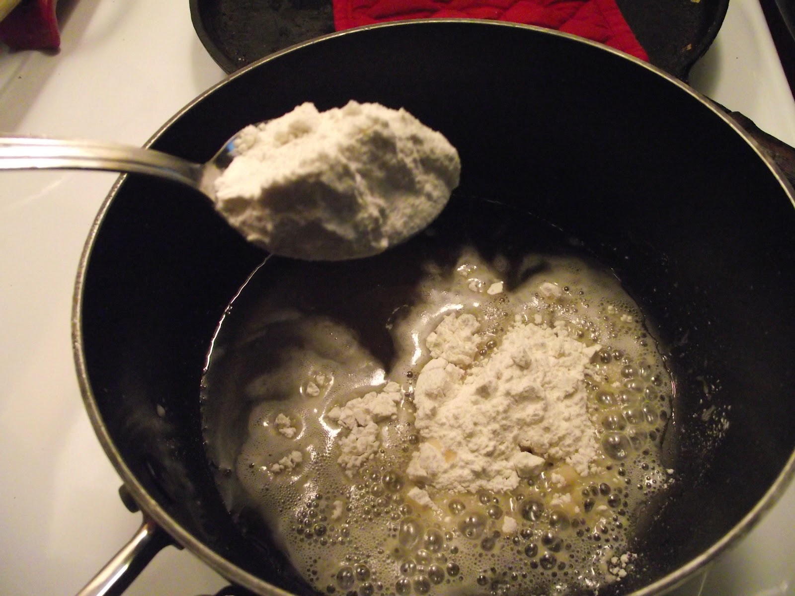 Smiley's Kitchen: Making Gravy - White Cream Gravy