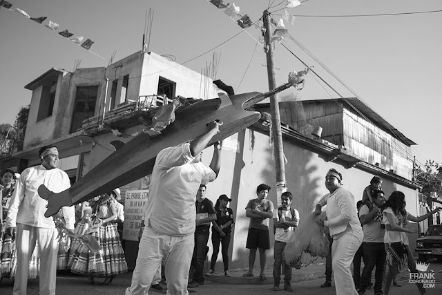 calenda por las calles de oaxaca baile del pescado