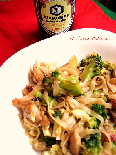 Noodles-soja-kikkoman-pollo-cocina-tailandesa