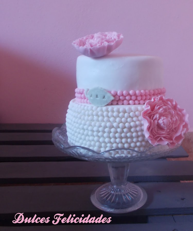 Tarta con perlas para boda