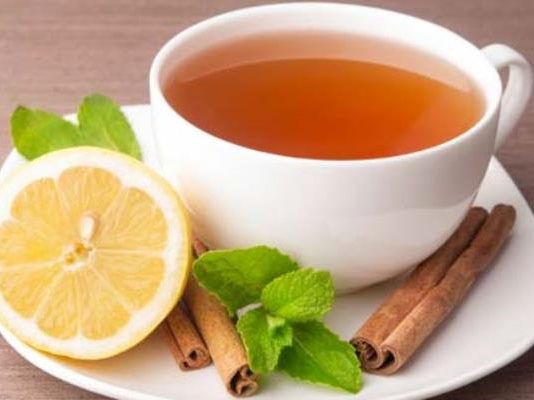 चाय कितने प्रकार की और उन्हें कैसे बनाते हैं – Types of tea and how they  are made | हिन्दी मेन 