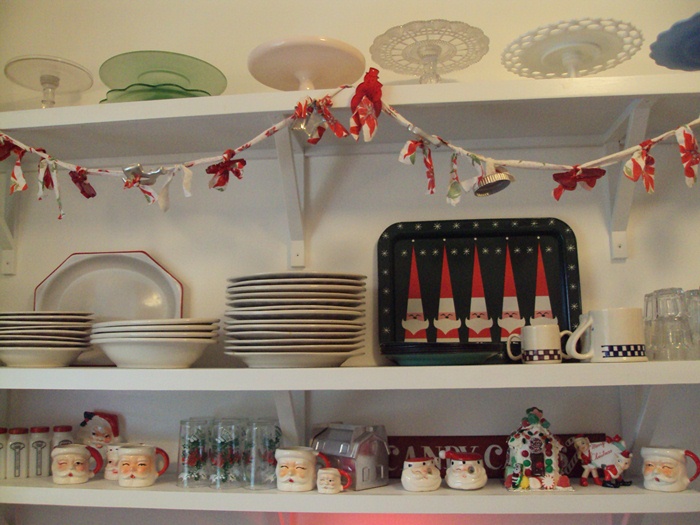 KayteeJanes House: Vintage Cookie Cutter Garland