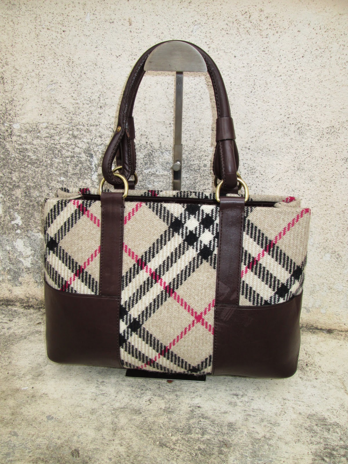 d0rayakEEbaG Authentic Burberry Wool Nova Check Handbag(SOLD)